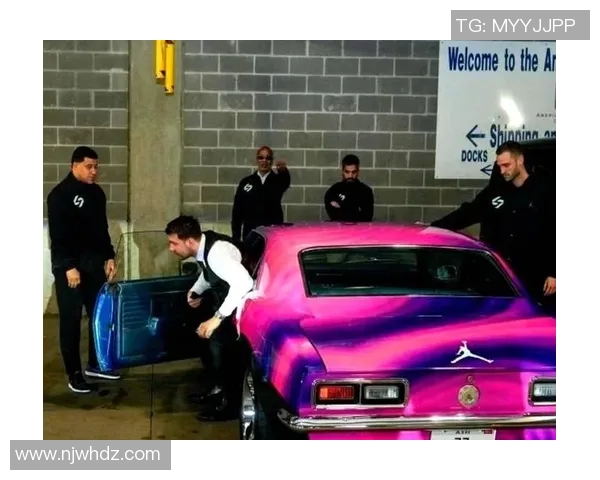 足球明星的奢华生活揭秘奢侈品与豪车的背后故事